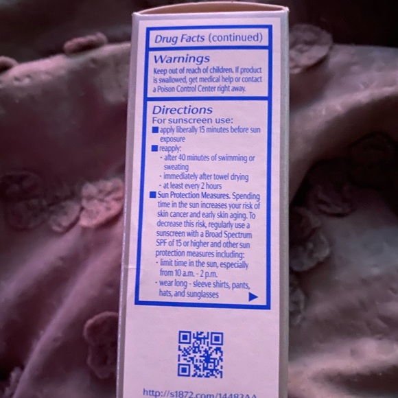 Shiseido Oil-Free UV Protector SPF 42 - Picture 3 of 7